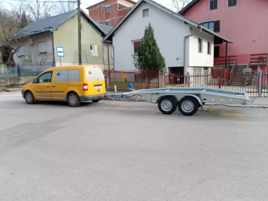 Auto prikolica za B kategoriju grad Zagreb