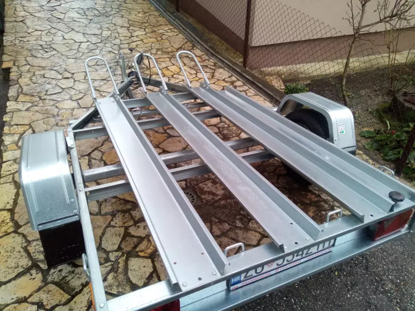 Auto prikolica za B kategoriju u gradu Zagrebu