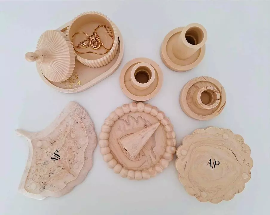 Dekorativni predmeti od jesmonite i smole u Drnišu