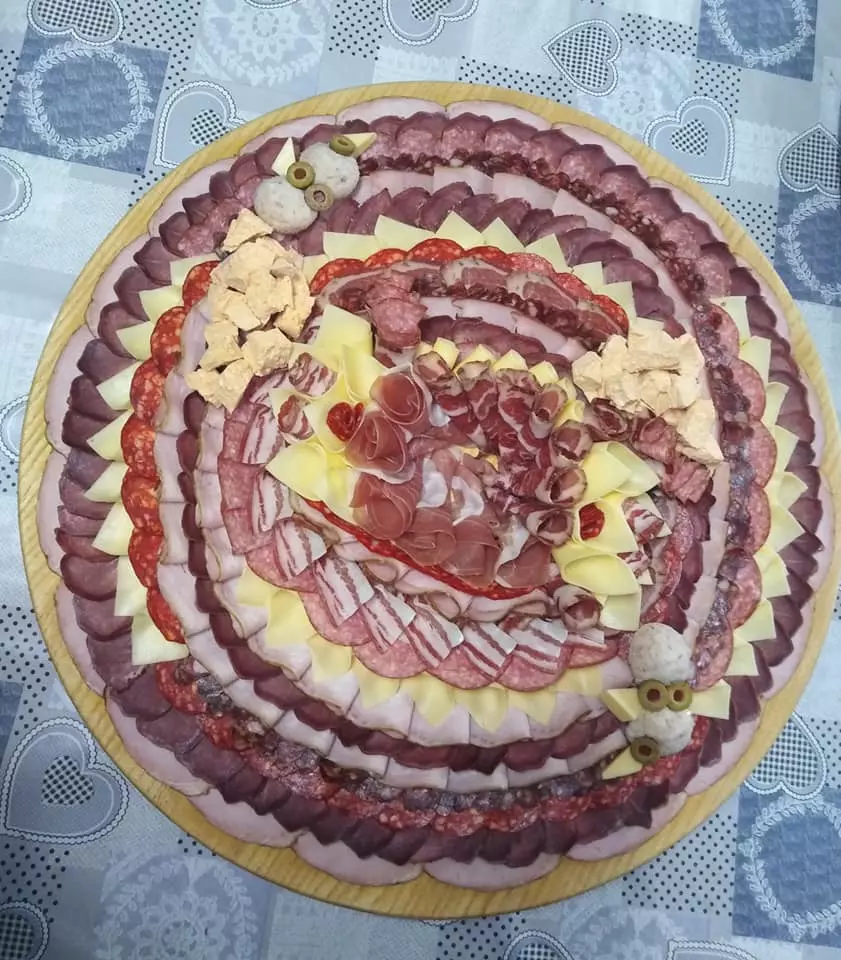 Suhomesnati proizvodi i mesne plate Suhomesnati proizvodi i mesne plate Varaždinska županija