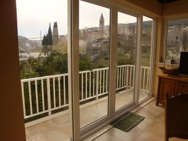 Aluminijskiprofiliiokovi,Mokošica,Dubrovačkoneretvanskažupanija,Hrvatska3