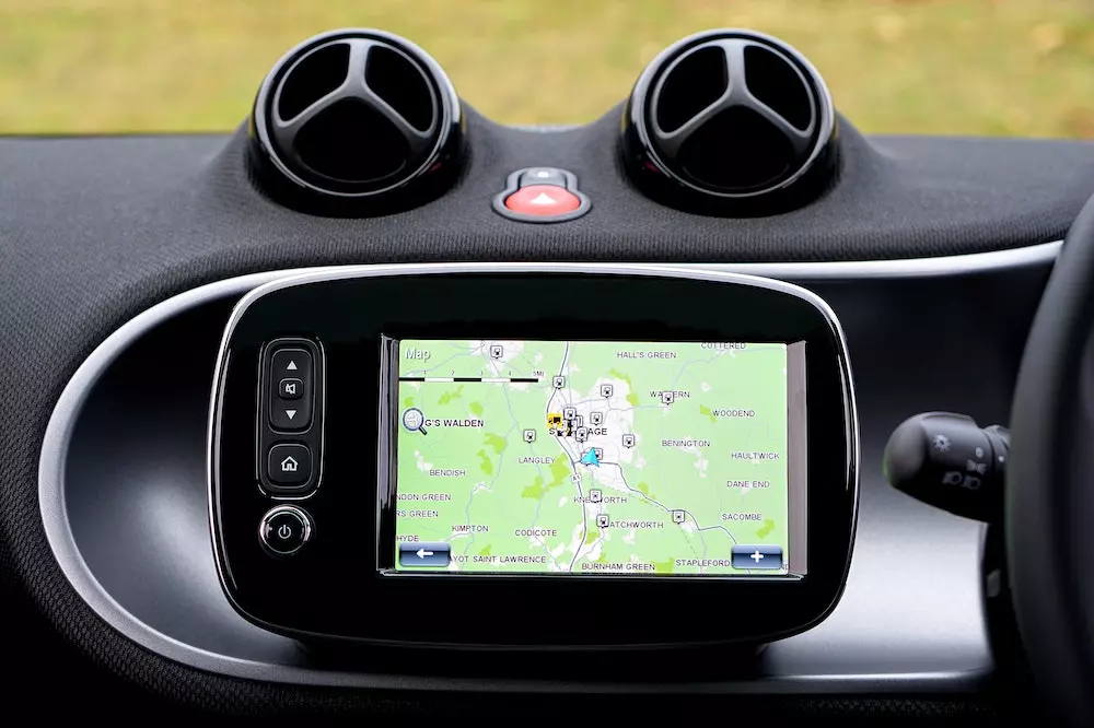 Ugradnja android sistema navigacije u automobile Sisak, Hrvatska