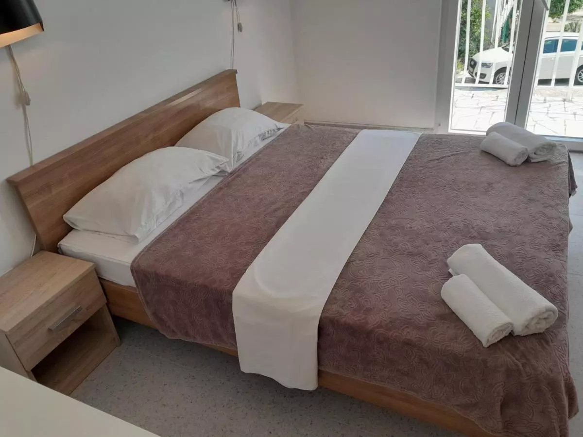 Iznajmljivanje apartmana i usluge smještaja, Sreser