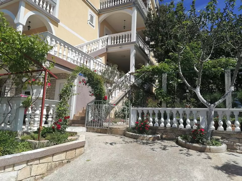 Apartmani, smještaj u apartmanima Gornji Karin