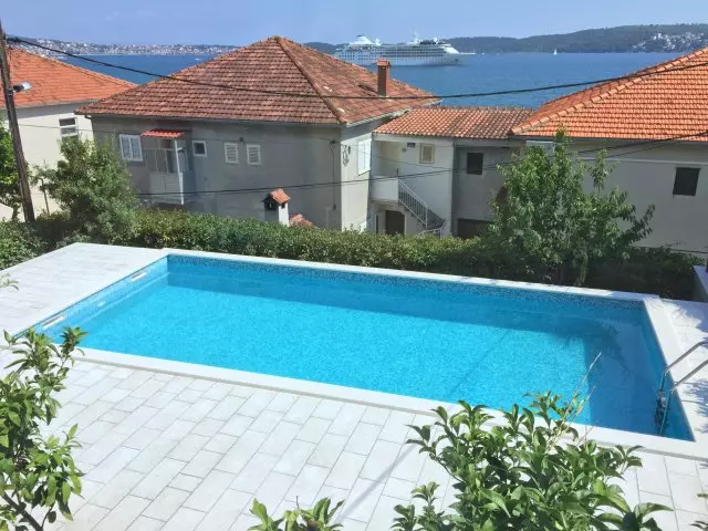 ApartmaniisobeuobiteljskomhoteluTrogir