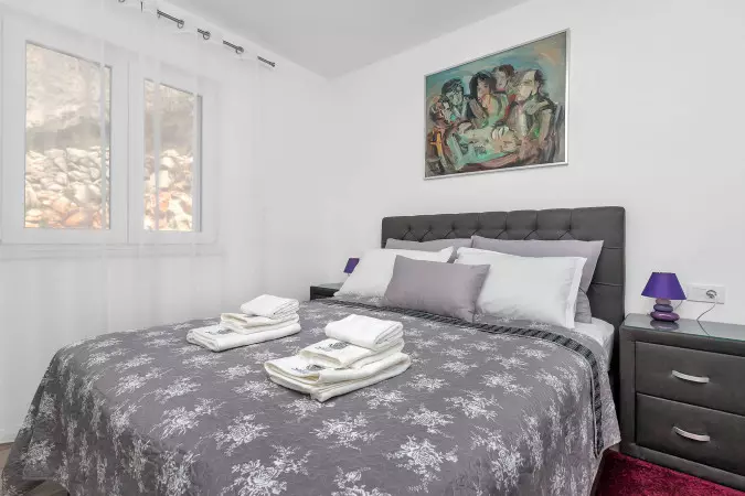 Apartmani s bazenom i pogledom na more u Makarskoj