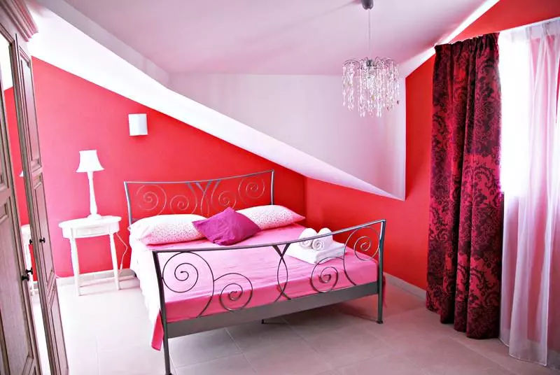 Apartmanispogledomnamoreiapartmaniumirnomdijelugrada,Pakoštane