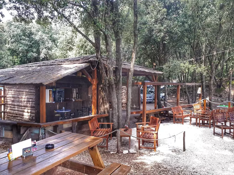 BeachbarshranomDugaUvala1