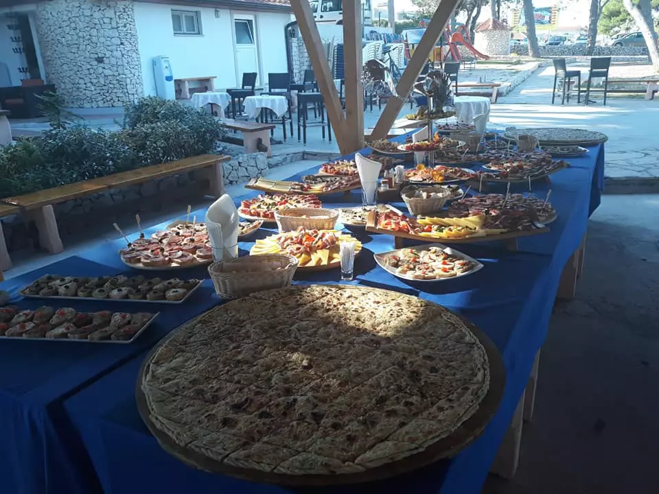 Riblji i mesni specijaliteti Supetar