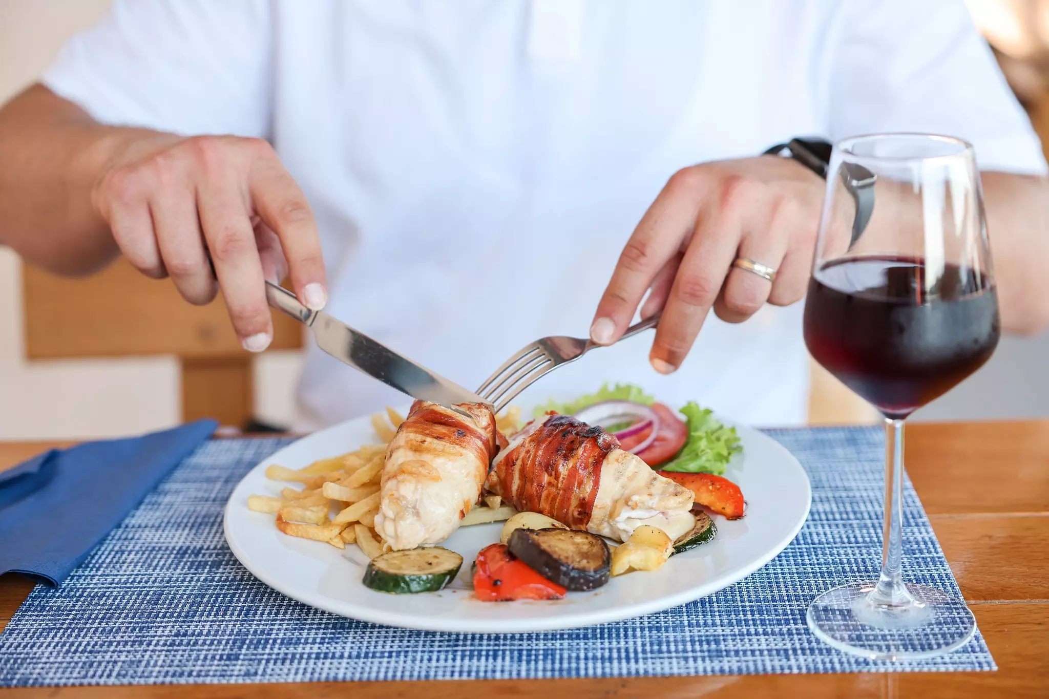 Jela ispod peke na Dugom otoku u RH