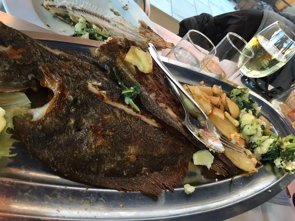 Morski i mesni specijaliteti u restoranu Morski i mesni specijaliteti Cres, Hrvatska