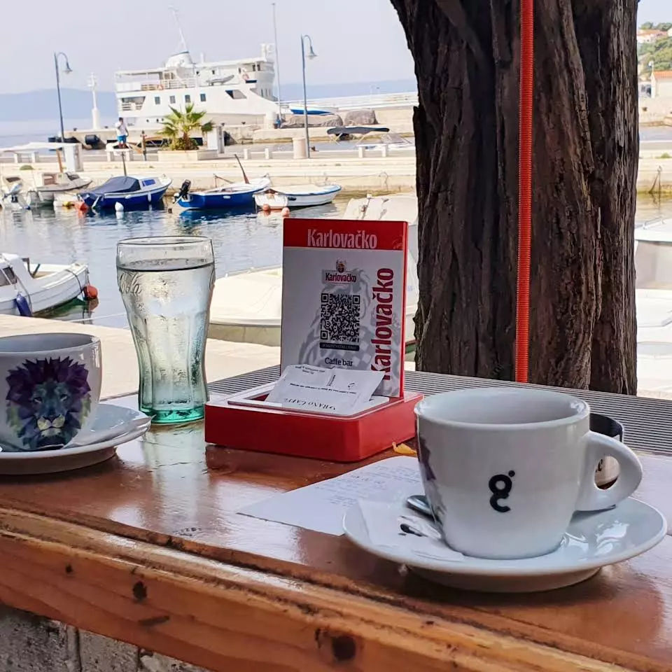 Bezalkoholna pića Alkoholna i bezalkoholna pića, caffe bar, Sumartin, otok Brač