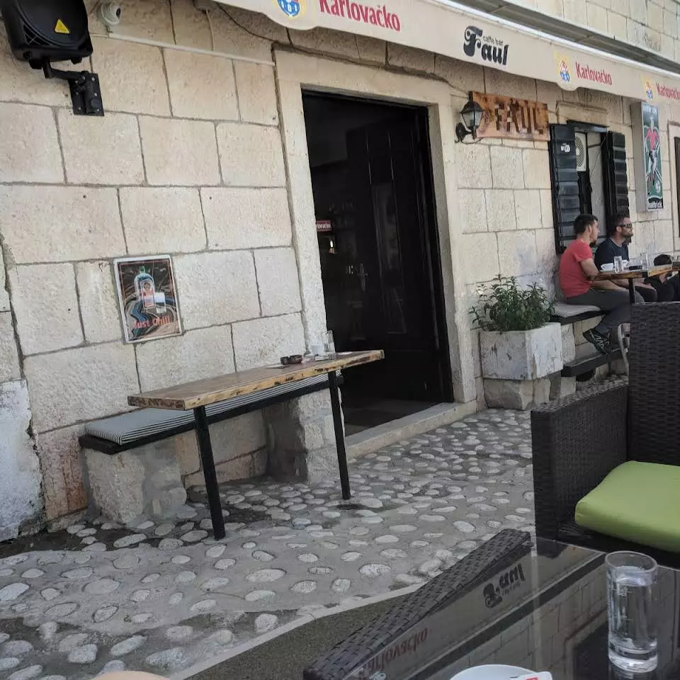 Caffe bar Faul Alkoholna i bezalkoholna pića, caffe bar, Sumartin na otoku Braču