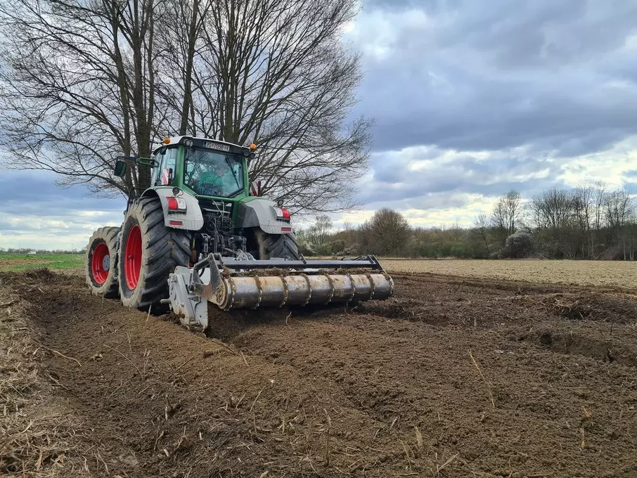 Tarupiranje trave u Sesvetama u Hrvatskoj