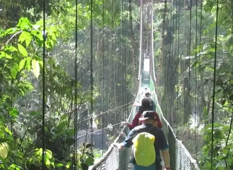 Zagreb, Daleka putovanja preko putničke agencije 