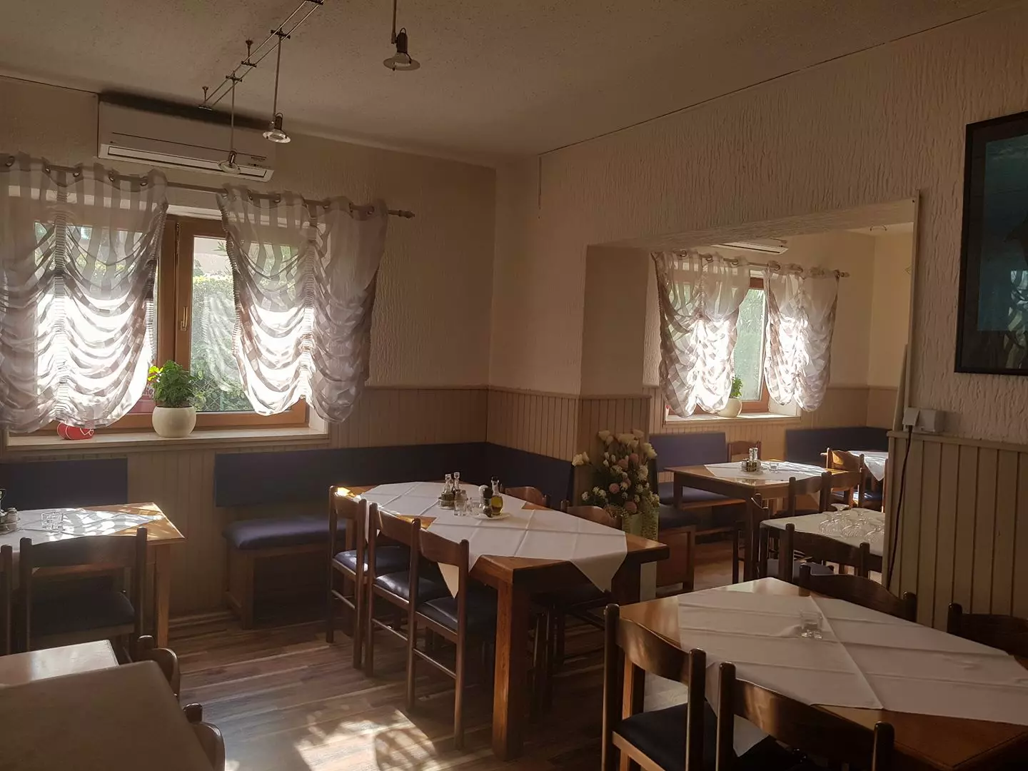 Mesne i riblje plate u lijepom restoranu u gradu Rovinju, Hrvatska