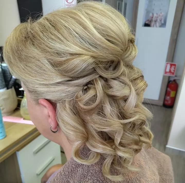 Frizerski salon za žene i muškarce, šišanje kose Frizerski salon za žene i muškarce grad Daruvar, Hrvatska