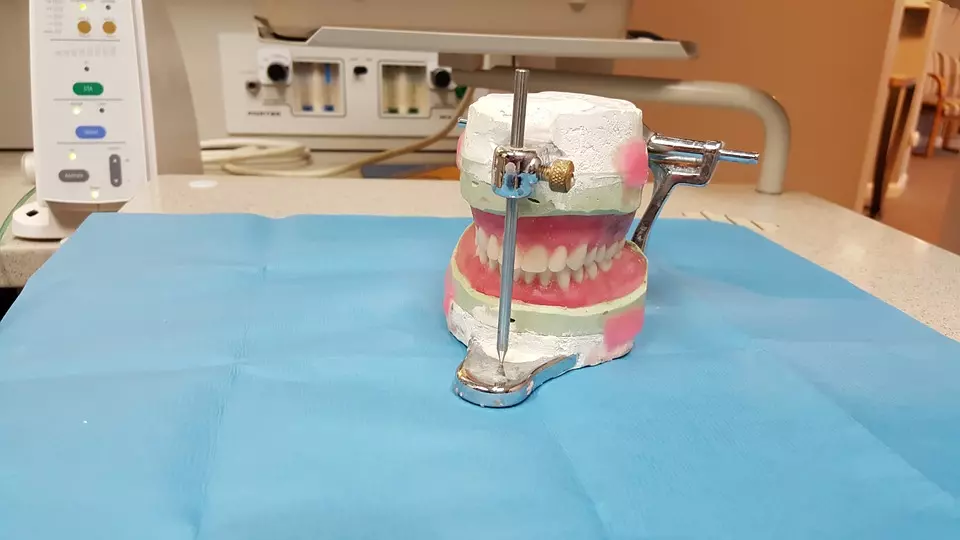 DentalniimplantantiuPožegi3