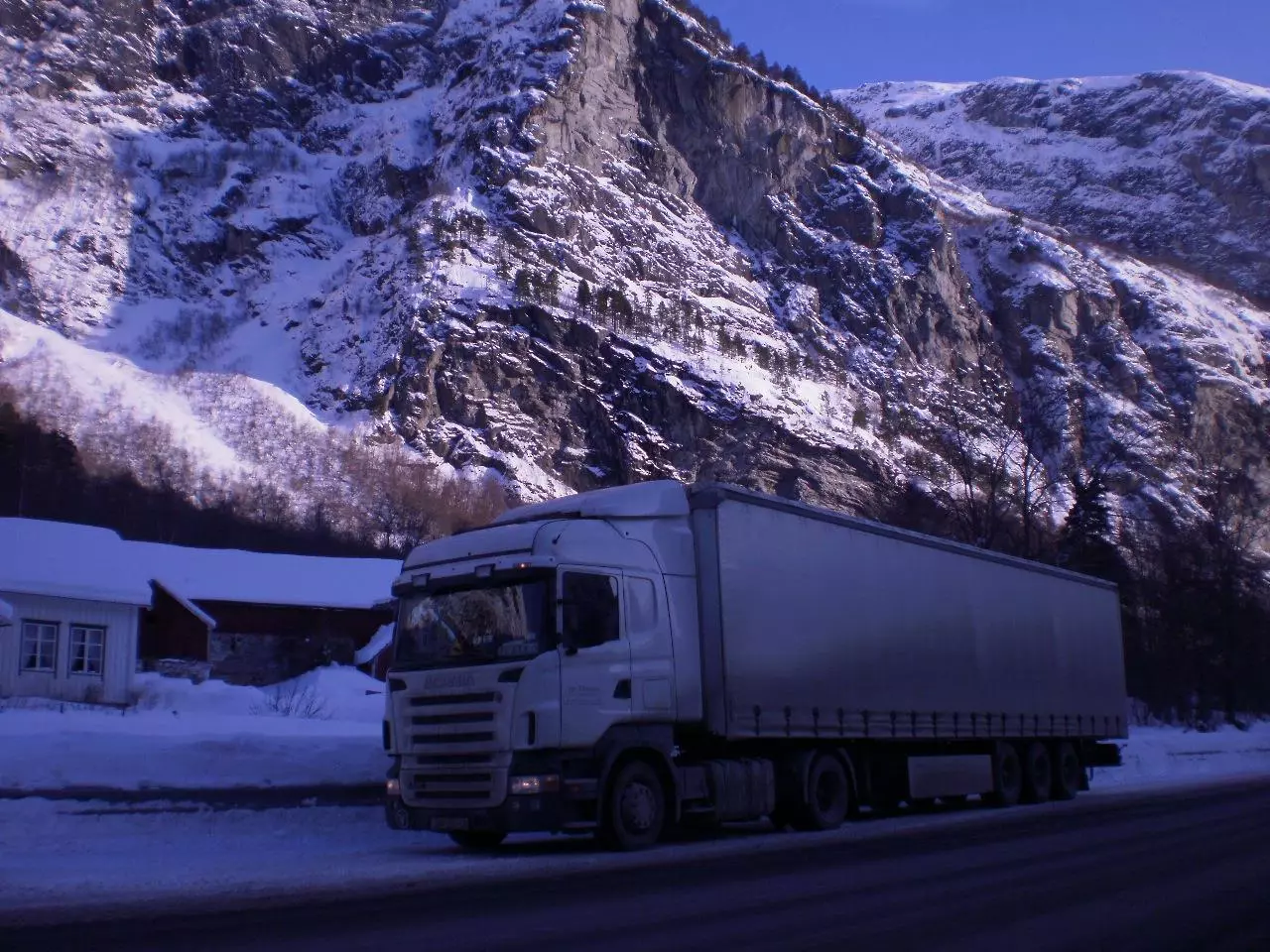 Domaći i međunarodni prijevoz robe ceradom