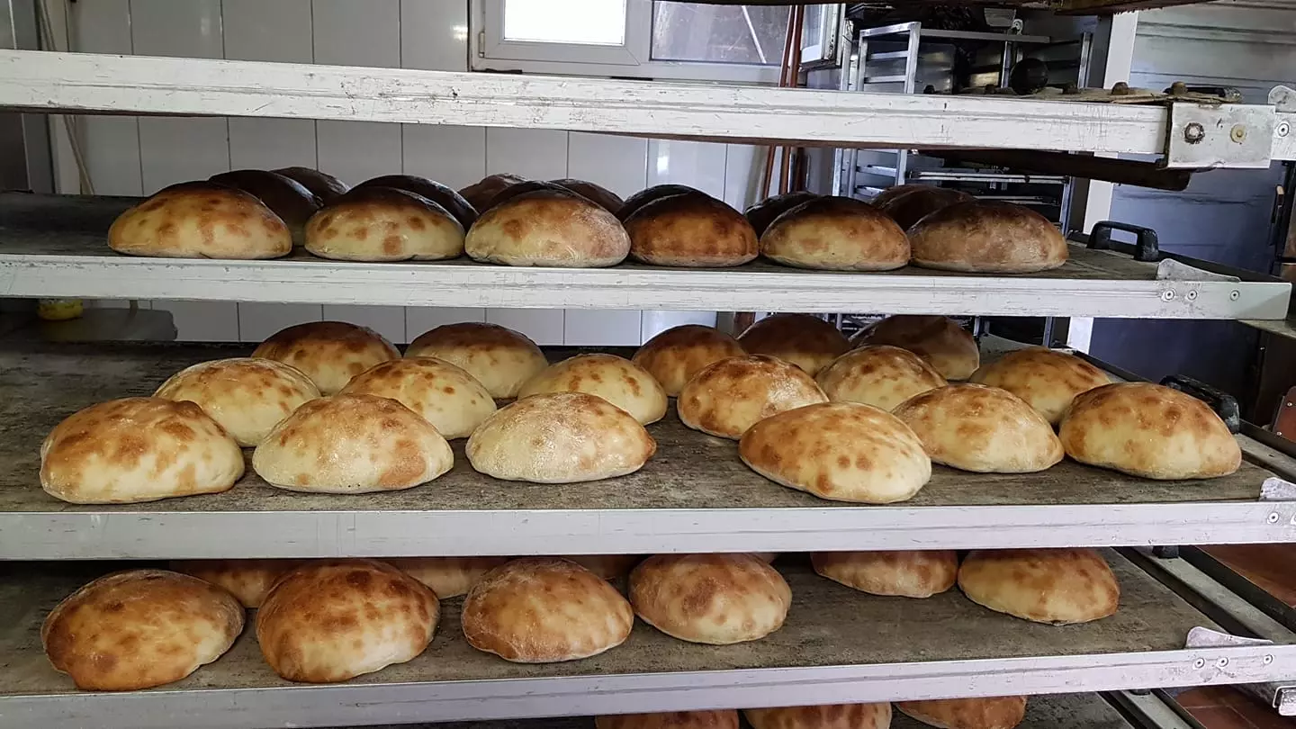 Prodaja svježeg kruha, Lučko, Hrvatska