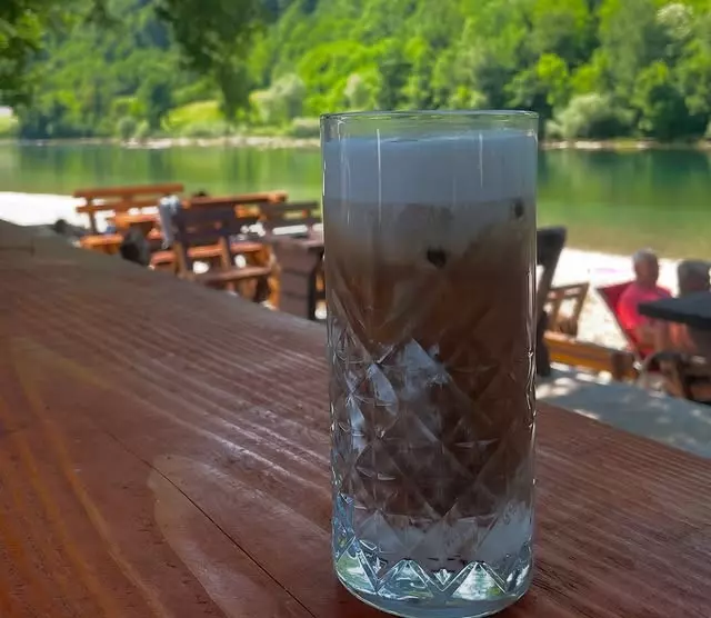 Caffe bar Kafić uz rijeku u Bratuncu