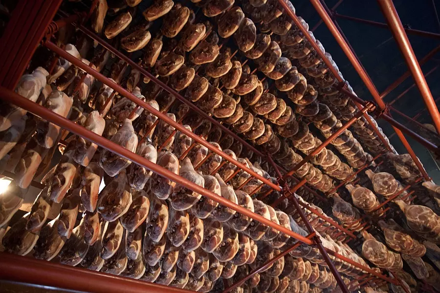 Proizvodnja trajnih suhomesnatih proizvoda Proizvodnja trajnih suhomesnatih proizvoda Drniš