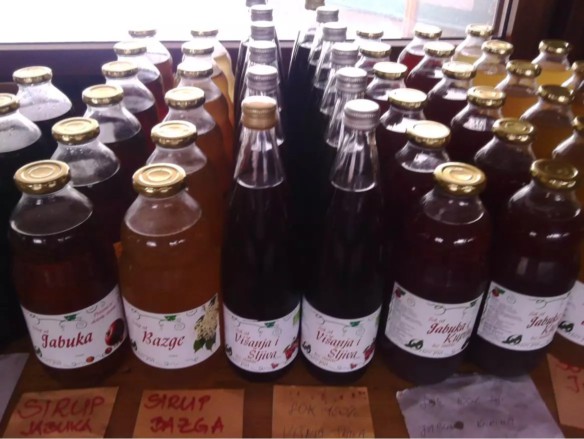 Ekoprerađevinevoća,povrćaimesa,agroturizam,Osječko-baranjskažupanija Ekoprerađevinevoća,povrćaimesa,agroturizam,Osječko-baranjskažupanija