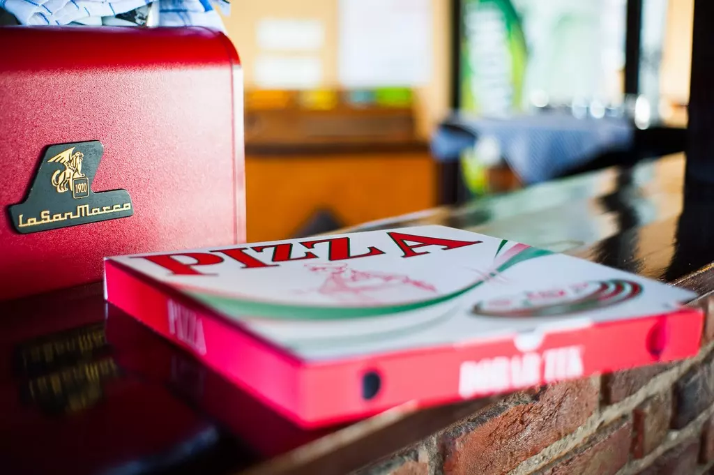 Pizzeria. priprema pizze Pizzeria Koprivnica, RH