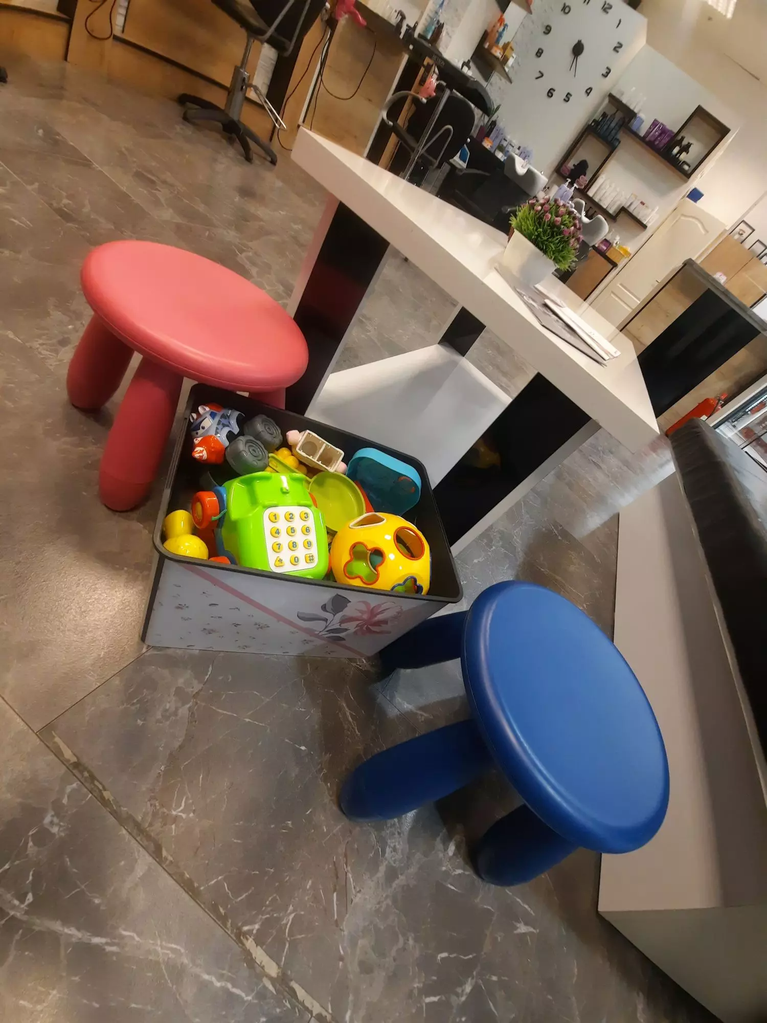 FrizerskisalonuKonzumuSesvete11