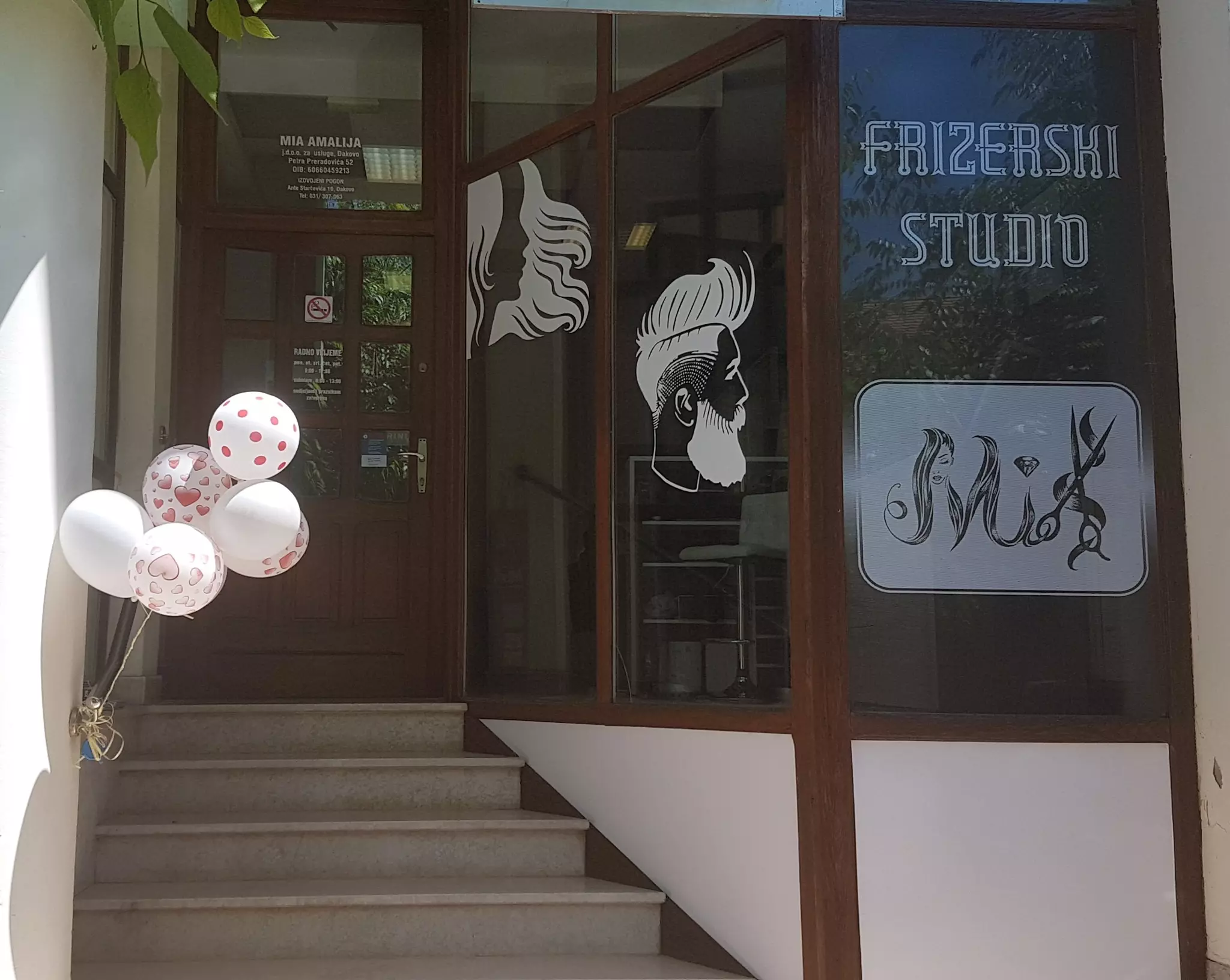 FrizerskisalonzaženeimuškarceĐakovo1