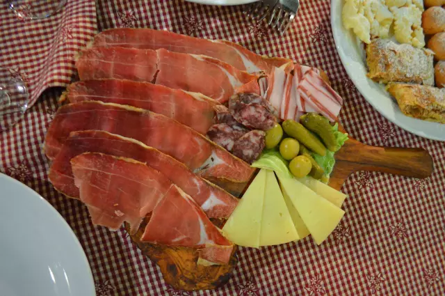 Fuži,njoki,šparoge,pršutisirimogućanarudžbaalacarteRoč,Istra Fuži,njoki,šparoge,pršutisirimogućanarudžbaalacarteRoč,Istra