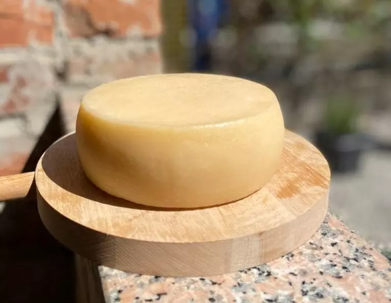 Prodaja kuhanih sireva Prodaja kuhanih sireva mjesto Brdovec