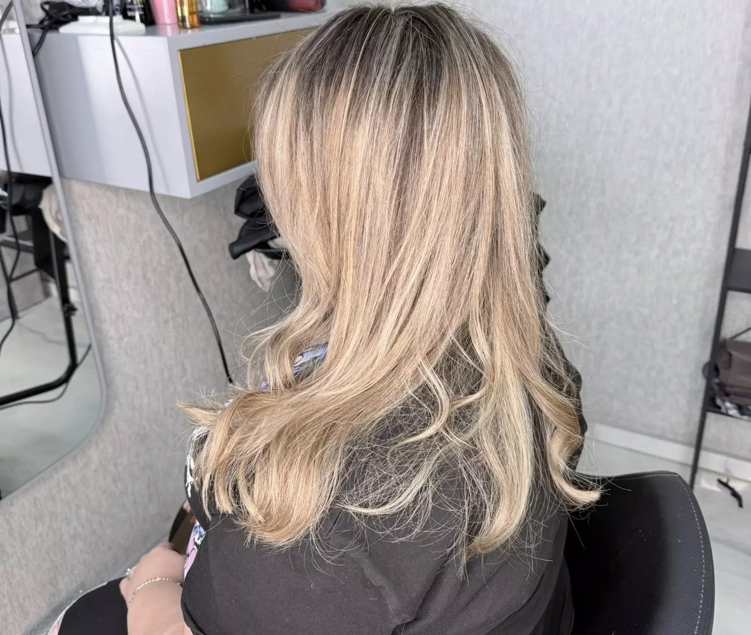 Muški i ženski frizerski salon u Cazinu