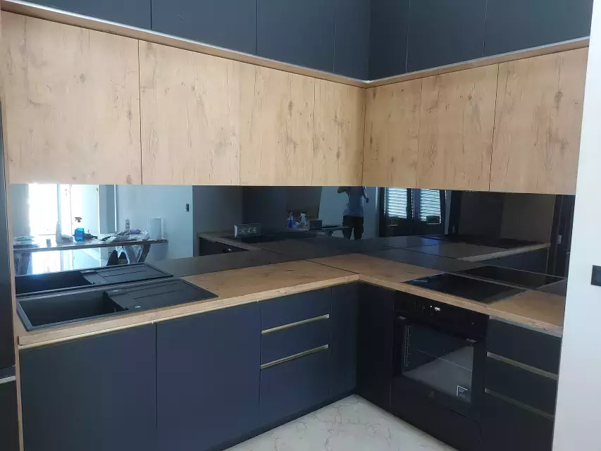 Glass-Mont-9 Glass-Mont-9