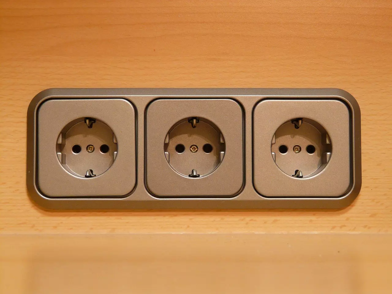 Ugradnja električnih instalacija Metković, Hrvatska