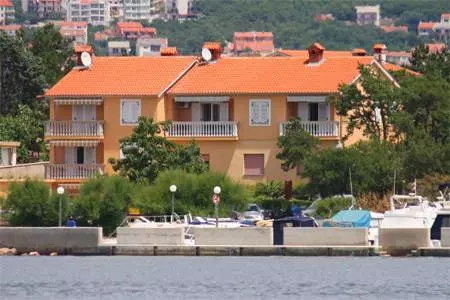 Građevinskiradoviniskogradnje,iznajmljivanjekućezaodmor,Krk