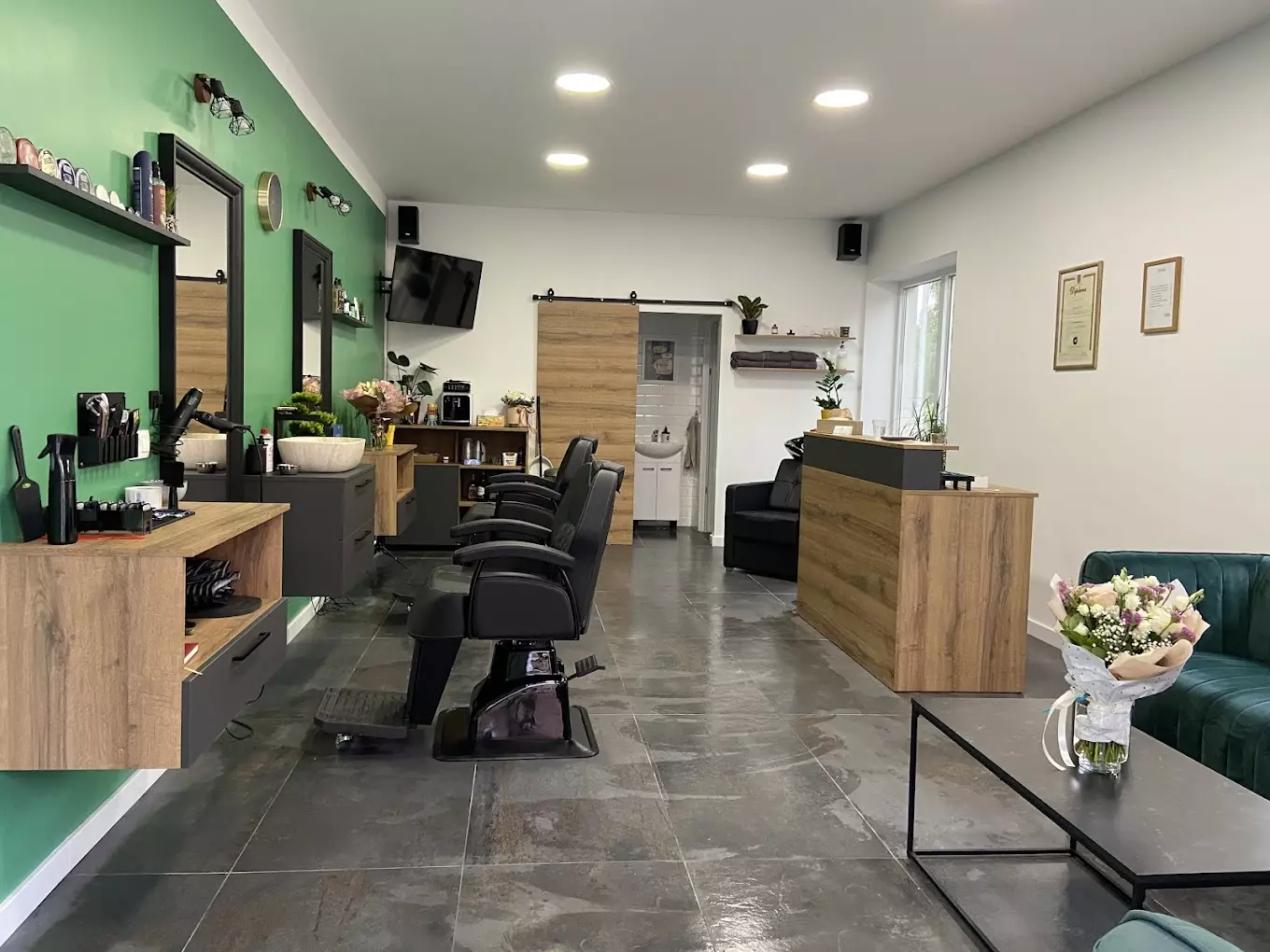 Usluge frizerskog salona za muškarce i brijačnice Frizerski salon za muškarce i brijačnica Vinkovci, RH