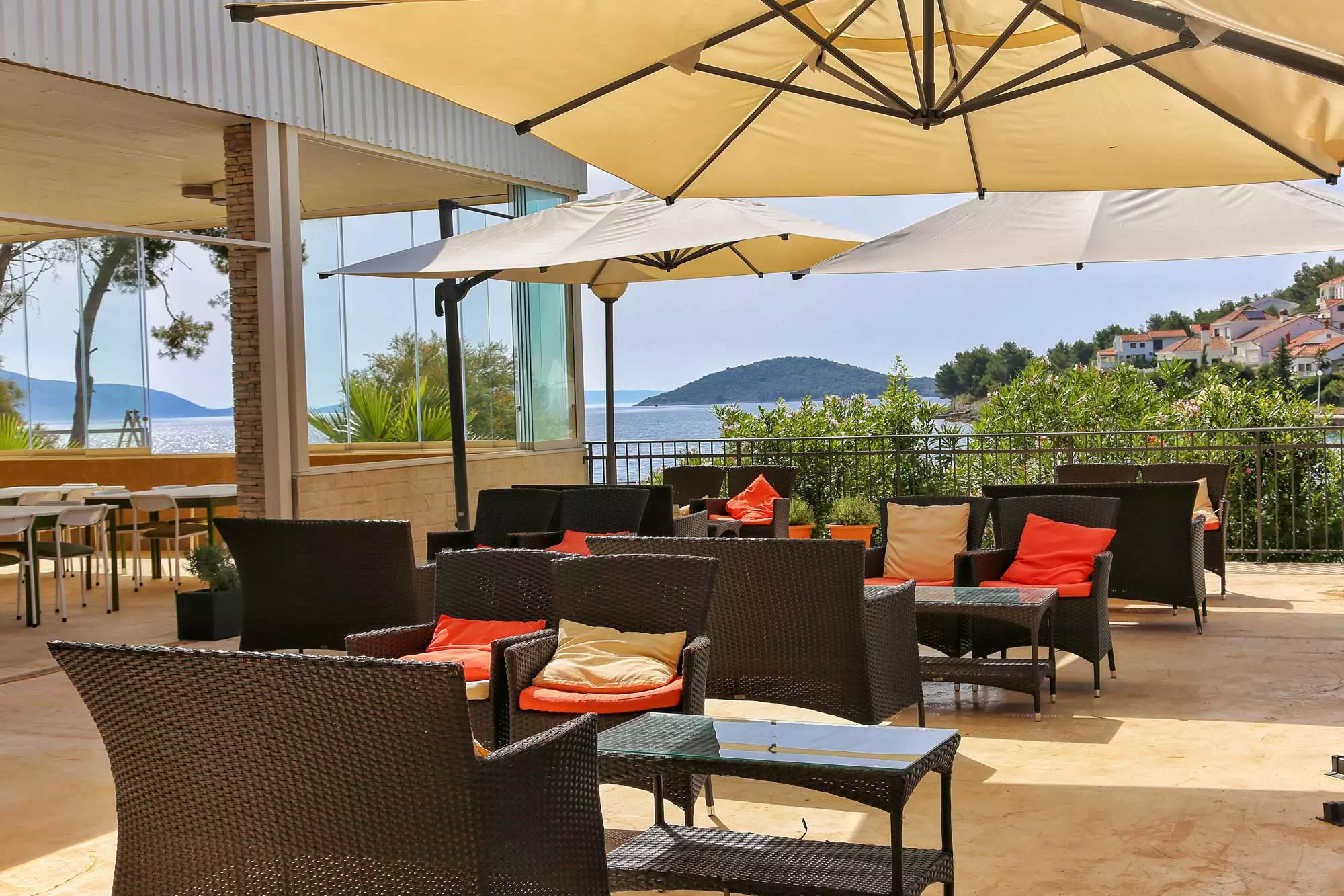 Hotelski smještaj s punim pansionom u Velom Ižu, Hrvatska