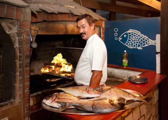 Hranaikruhpripremljeneukrušnojpeći,Hvar,Splitsko-dalmatinskažupanija,Hrvatska3