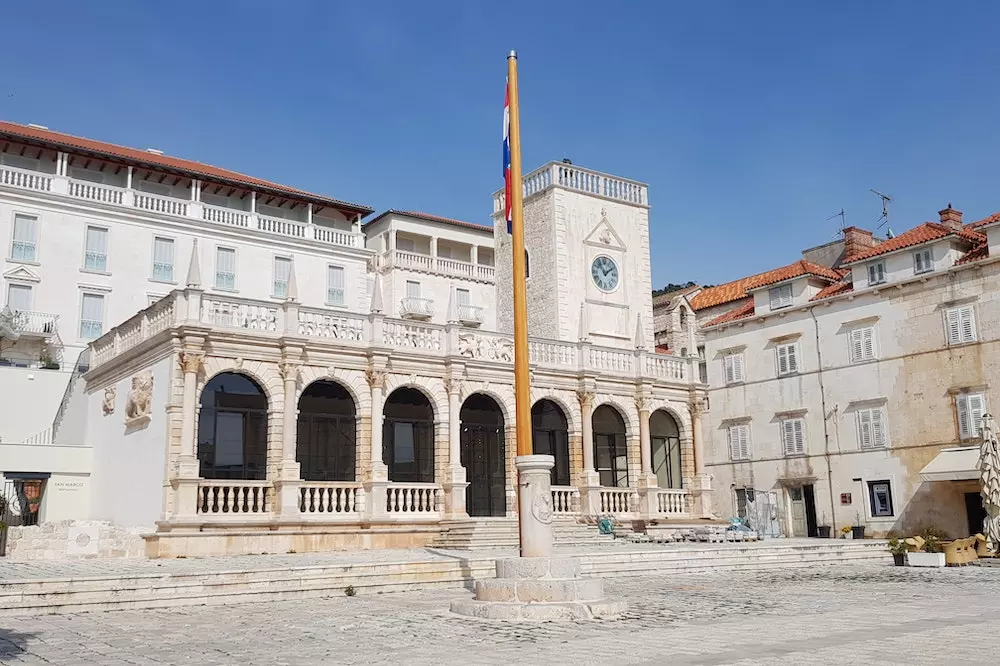 Parking for cars centre city Hvar 