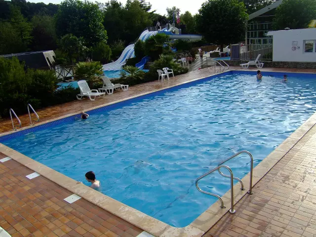 Izradabazenaiopremazabazene,Čepin,Osječkobaranjskažupanija,Hrvatska