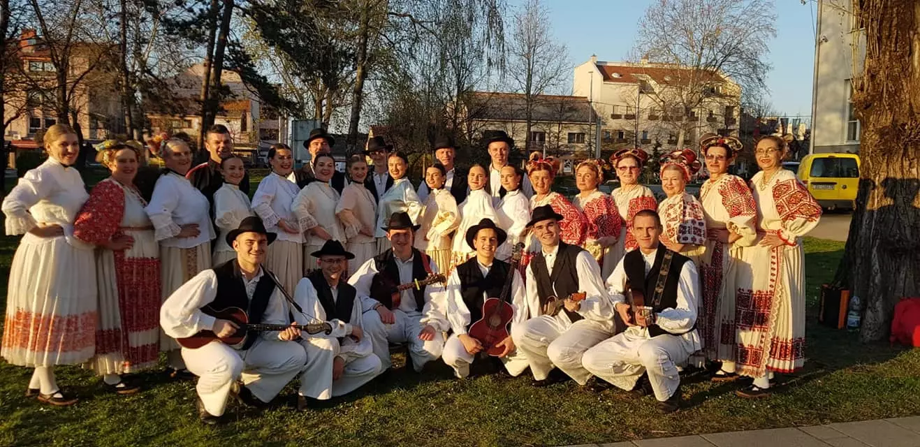 IzvornifolklorčuvanjenarodnihnošnjiVelikaMlaka4 IzvornifolklorčuvanjenarodnihnošnjiVelikaMlaka4