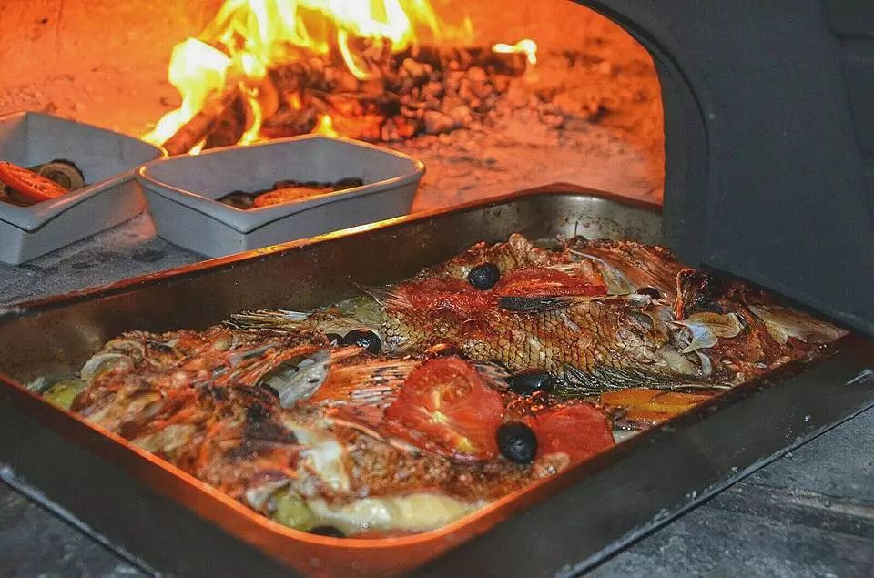 Jela iz krušne peći, otok Murter