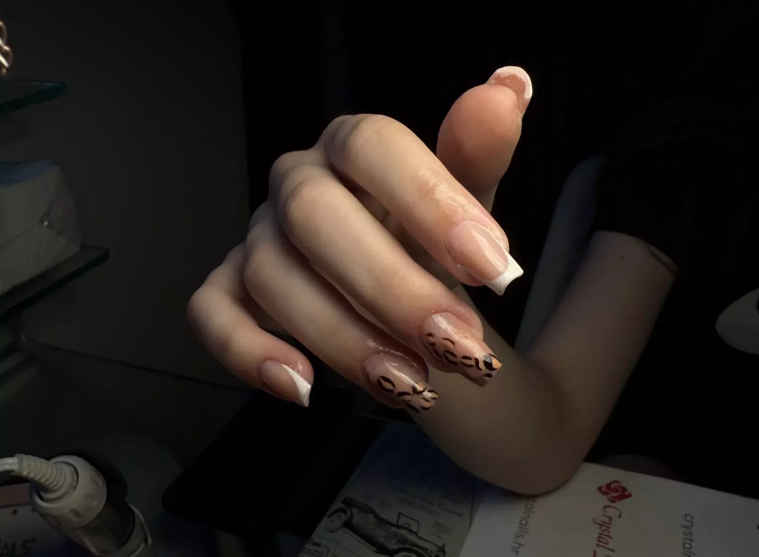 Ugradnja trepavica i noktiju u Petrinji