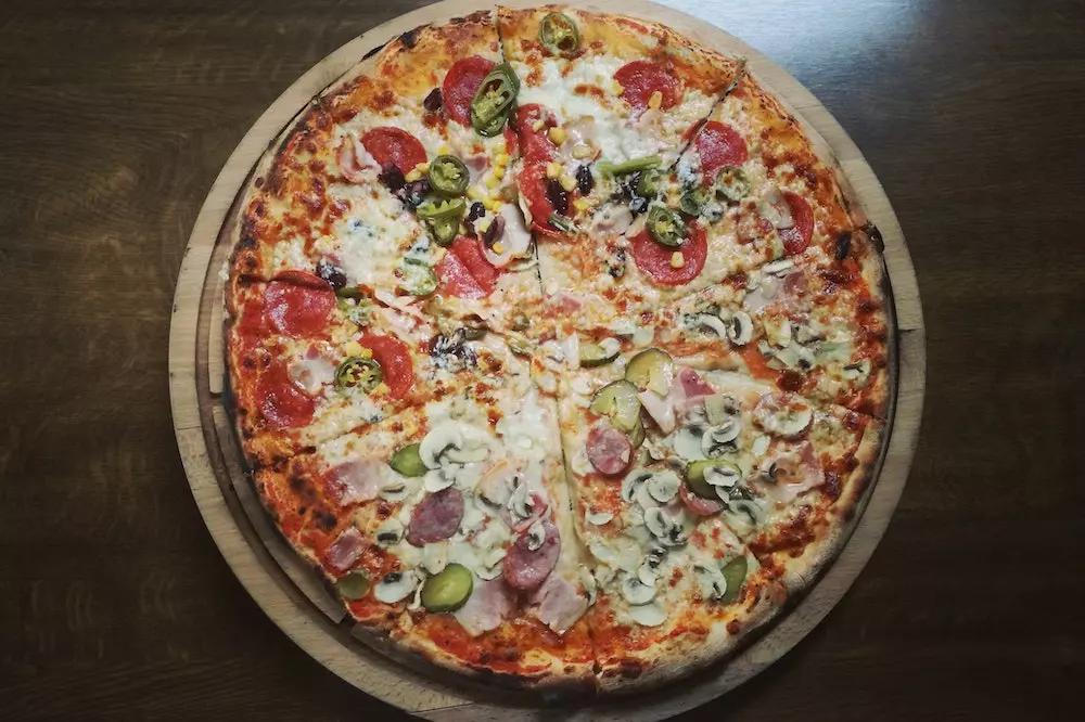 Pizza iz krušne peći u restoranu Pizza iz krušne peći u mjestu Kupinečkom Kraljevcu Hrvatska
