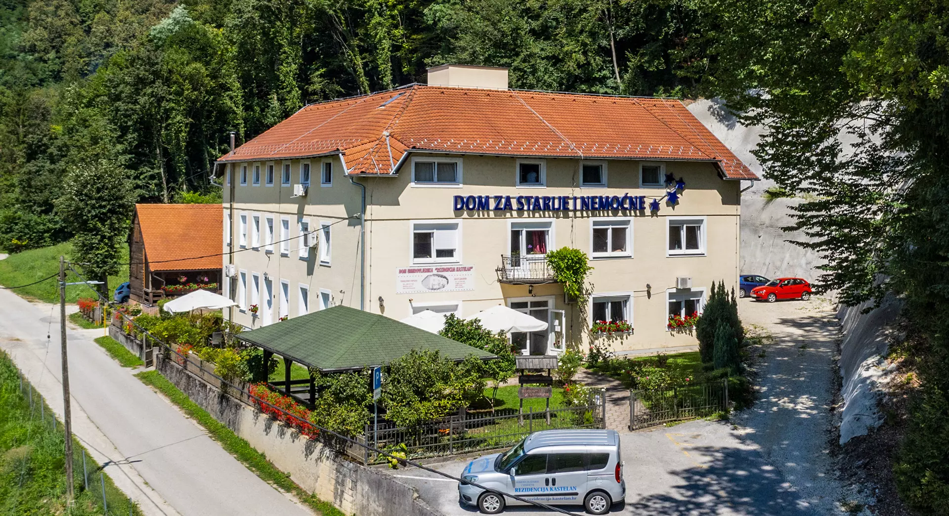 Medicinska skrb za nemoćne i starije osobe u staračkom domu Medicinska skrb za starije i nemoćne osobe u Tuheljskim Toplicama, Hrvatska