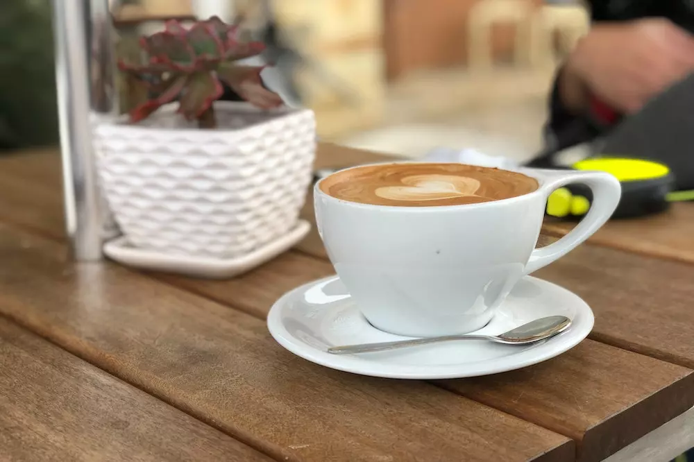 Caffe bar u sklopu benzinske postaje u Malinskoj, RH