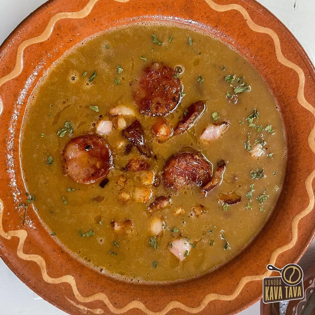 Posluživanje domaćih kuhanih jela Domaća kuhana jela, Banja Luka, BiH