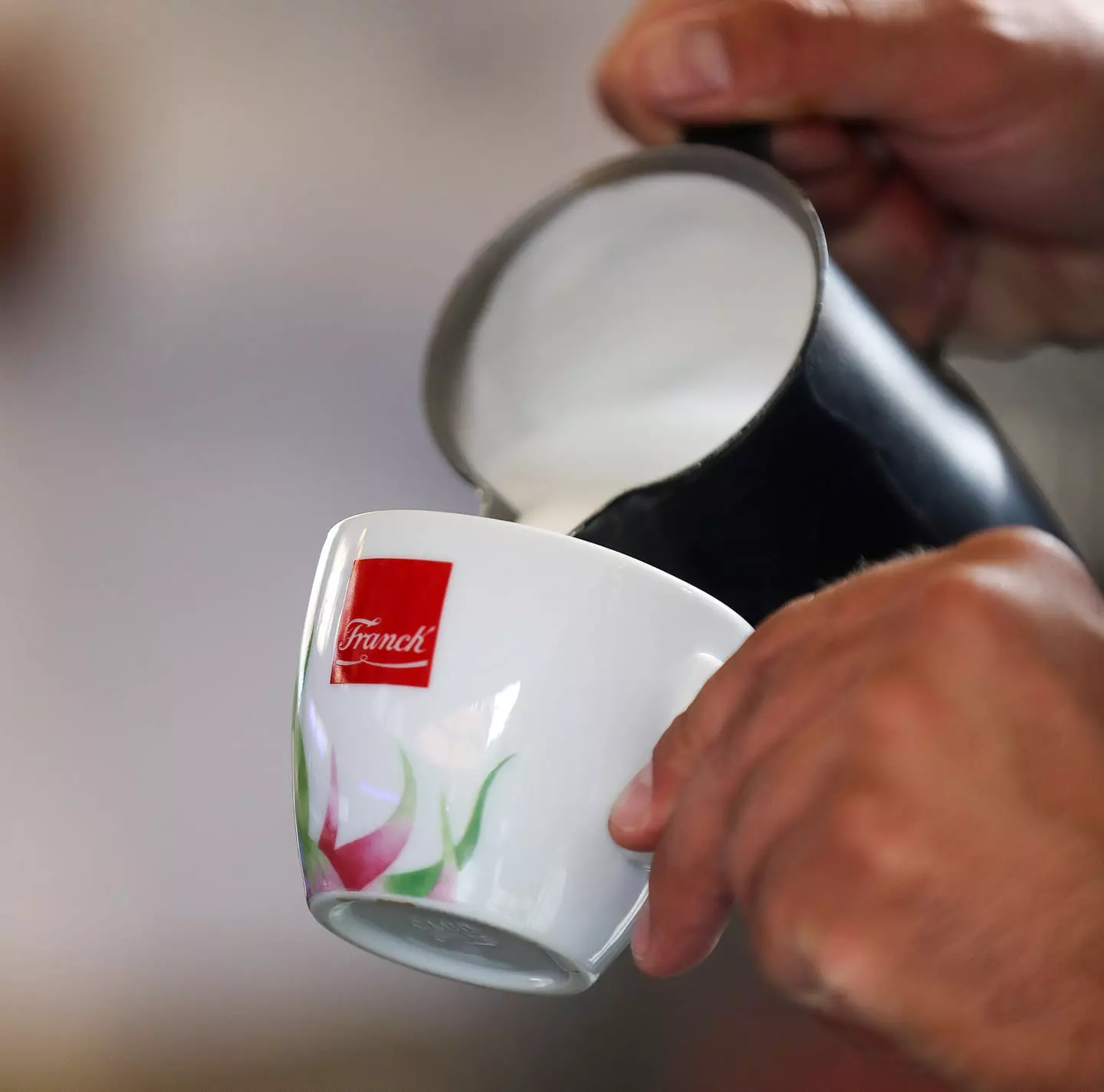 Kavana s doručkom, slastice grad Lovran, Hrvatska