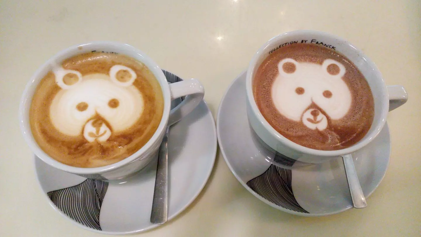 Sve vrste pića u kavani Lovran, RH